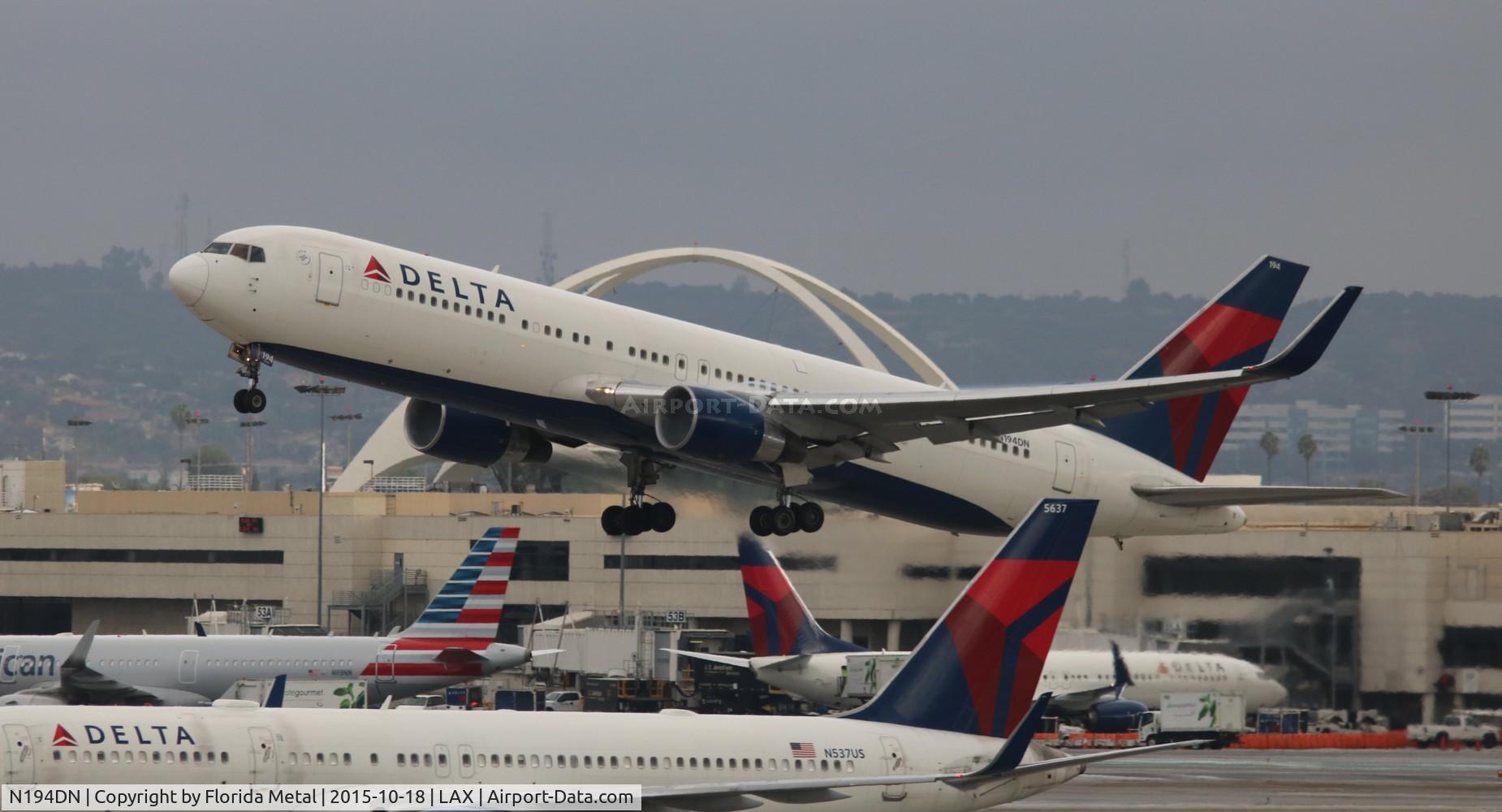 N194DN, 1997 Boeing 767-332 C/N 28451, Delta