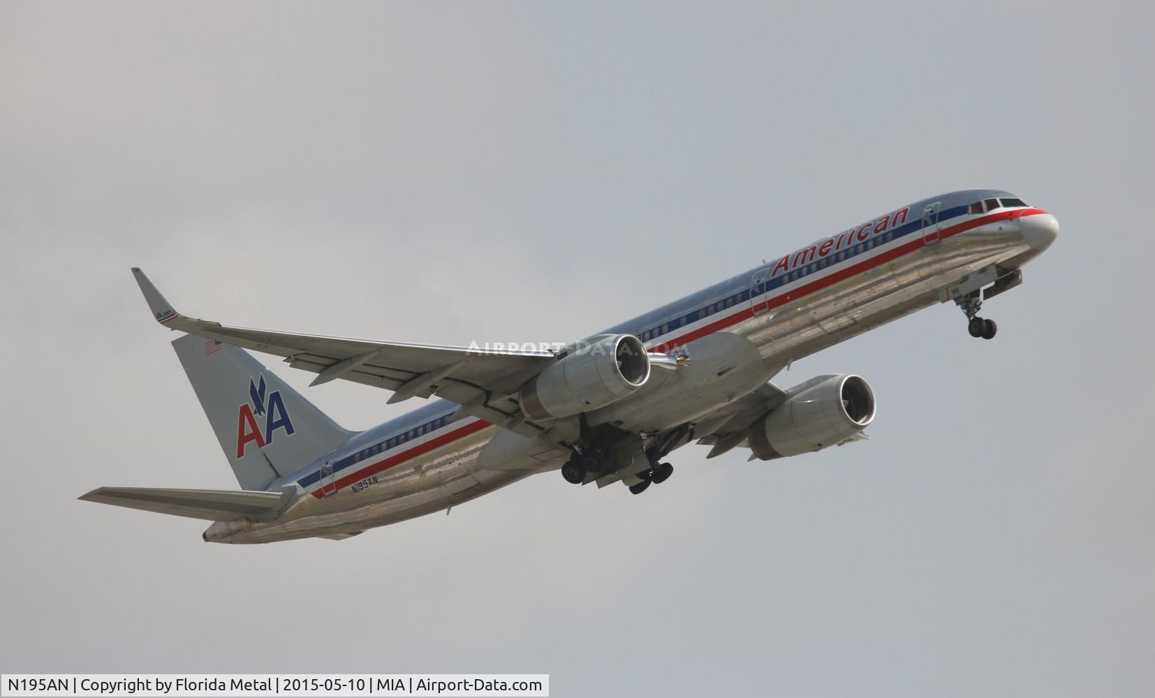 N195AN, 2001 Boeing 757-223 C/N 32389, American