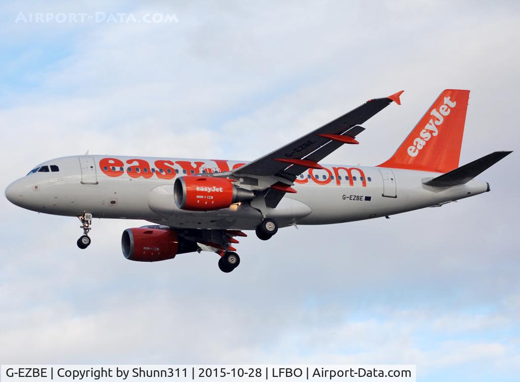 G-EZBE, 2006 Airbus A319-111 C/N 2884, Landing rwy 32L
