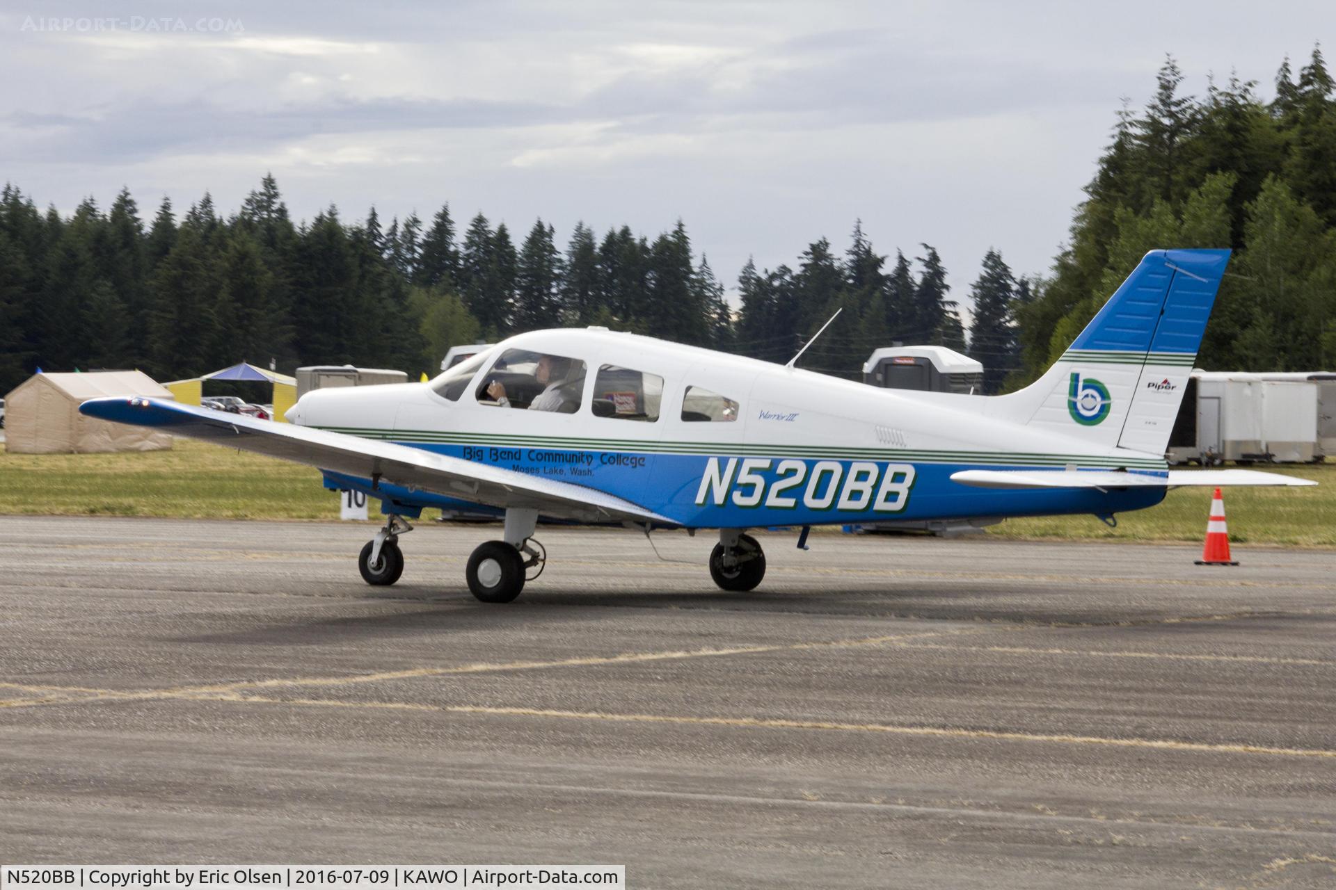 N520BB, 2006 Piper PA-28-161 C/N 2842257, Piper taxing by as it leaves the 2016 Arlington Fly-In.