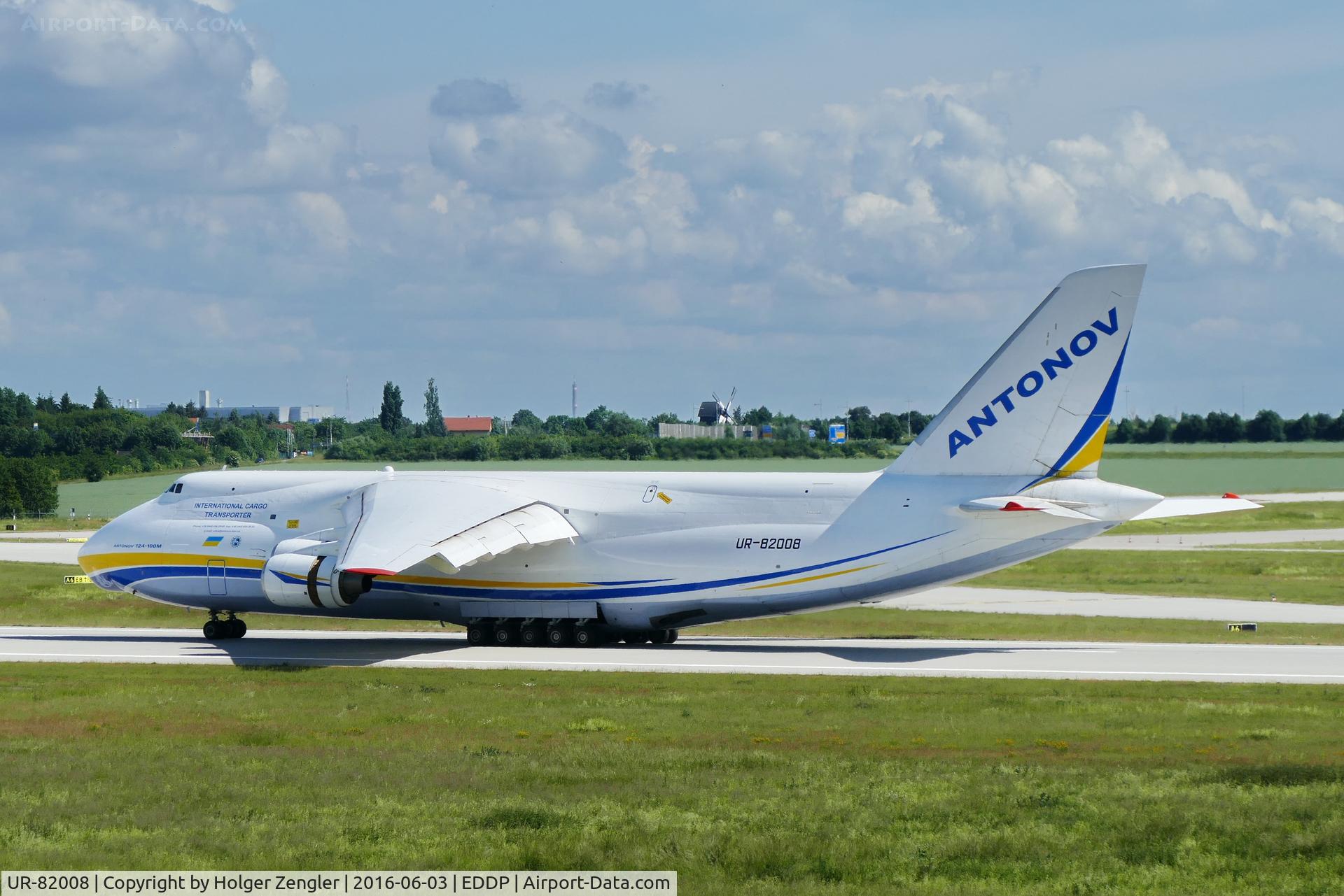 UR-82008, 1986 Antonov An-124-100M Ruslan C/N 19530501006, Arrival of one of the big babies you´ll see usualy on apron 3...