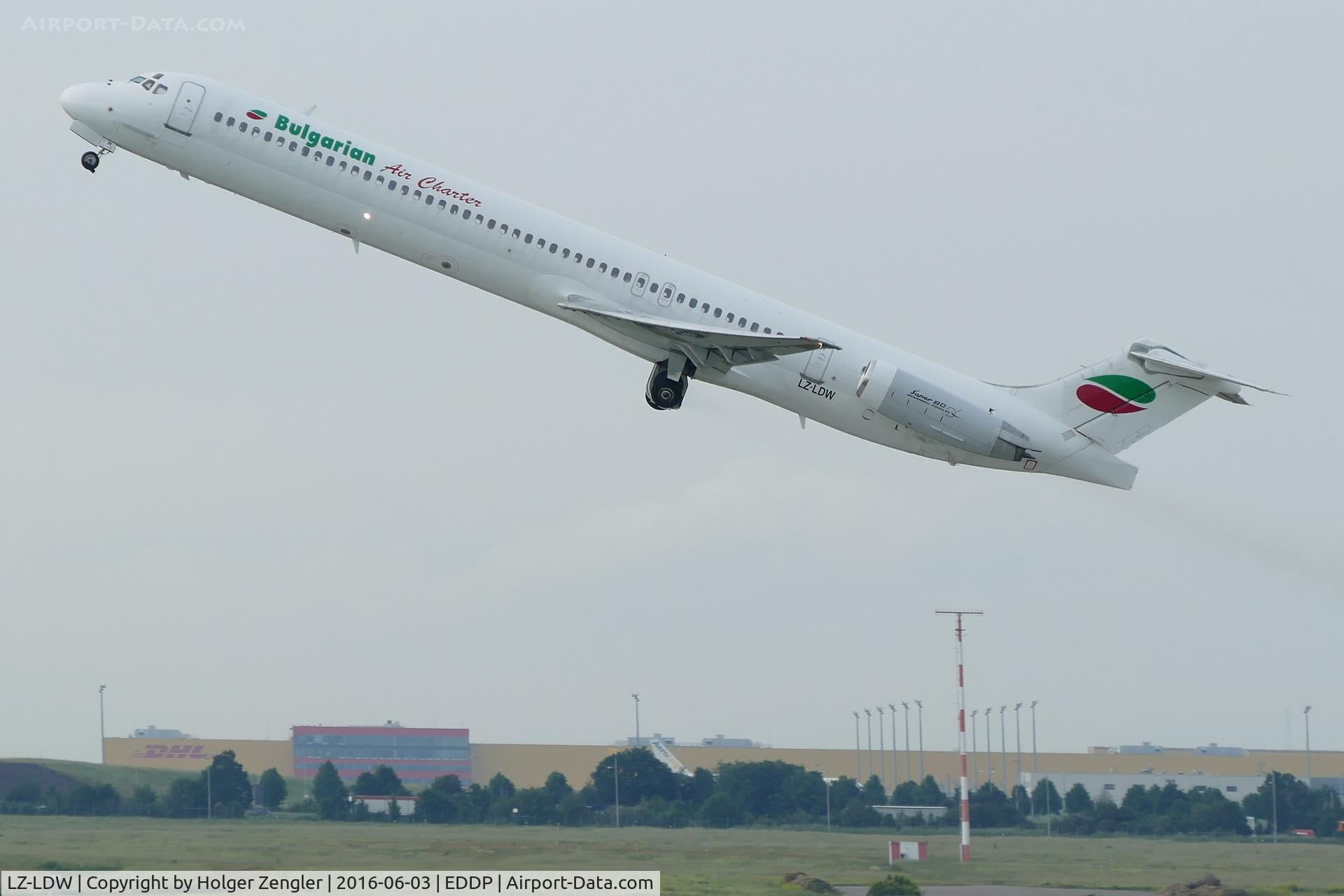LZ-LDW, 1989 McDonnell Douglas MD-82 (DC-9-82) C/N 49795, Passing by loud and proud......
