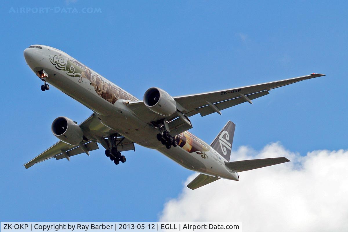 ZK-OKP, 2011 Boeing 777-306/ER C/N 39041, Boeing 777-319ER [39041] (Air New Zealand) Home~G 12/05/2013. On approach 27R.