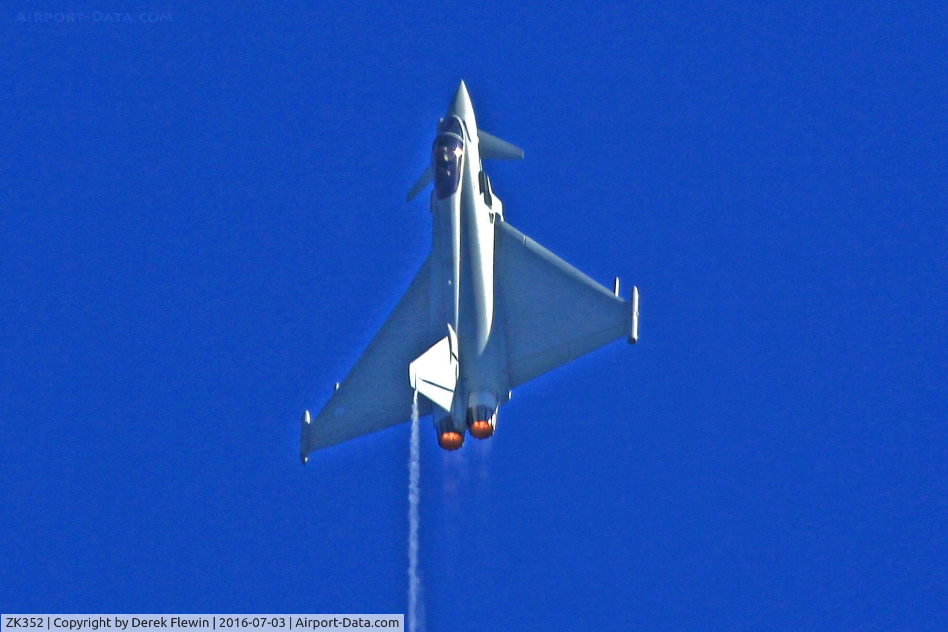 ZK352, 2013 Eurofighter EF-2000 Typhoon FGR4 C/N BS113/408, Typhoon FGR4, coded BV, Royal Air Force RAF Coningsby based, 29(R) OCU, seen displaying at WNAS16, trademark ballistic departure.