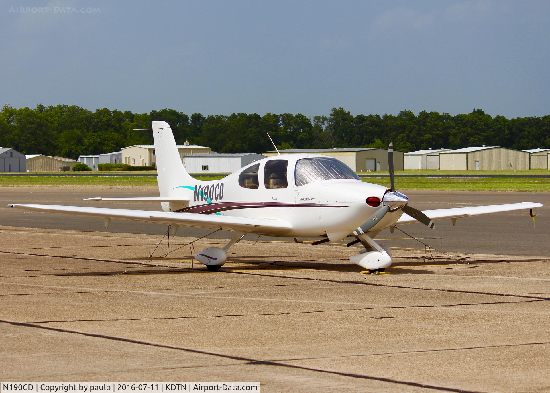 N190CD, 2000 Cirrus SR20 C/N 1099, At Downtown Shreveport.