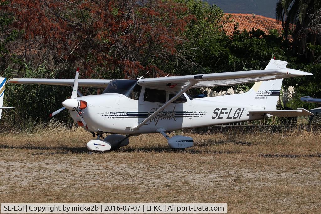 SE-LGI, Cessna 172R Skyhawk C/N 172-80381, Parked
