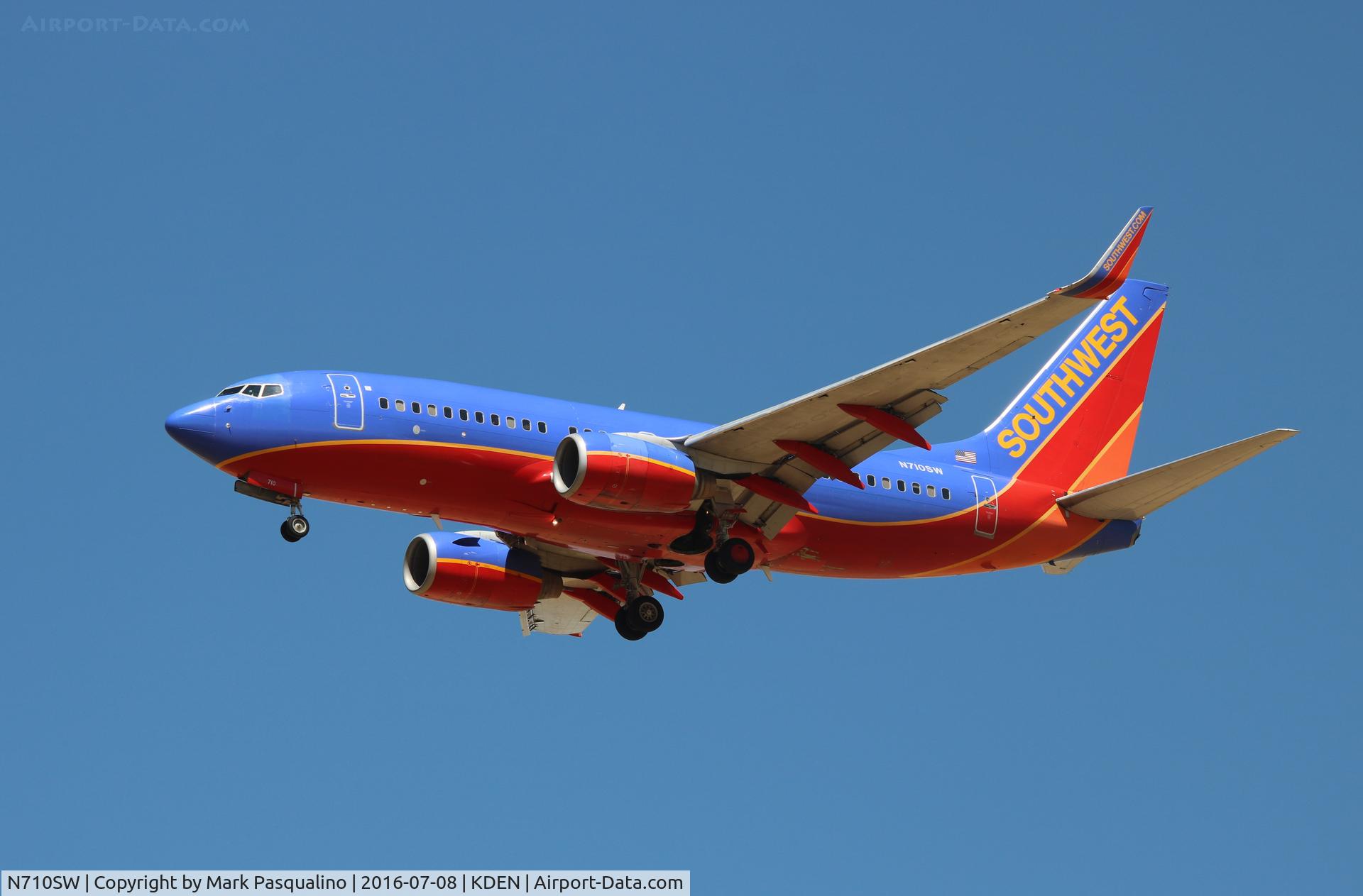 N710SW, 1998 Boeing 737-7H4 C/N 27844, Boeing 737-700