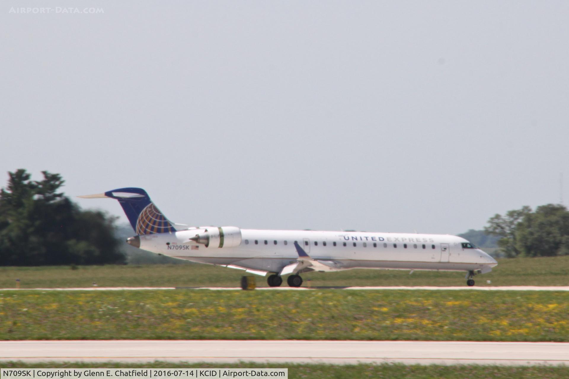 N709SK, 2004 Bombardier CRJ-701ER (CL-600-2C10) Regional Jet C/N 10159, Arriving runway 27