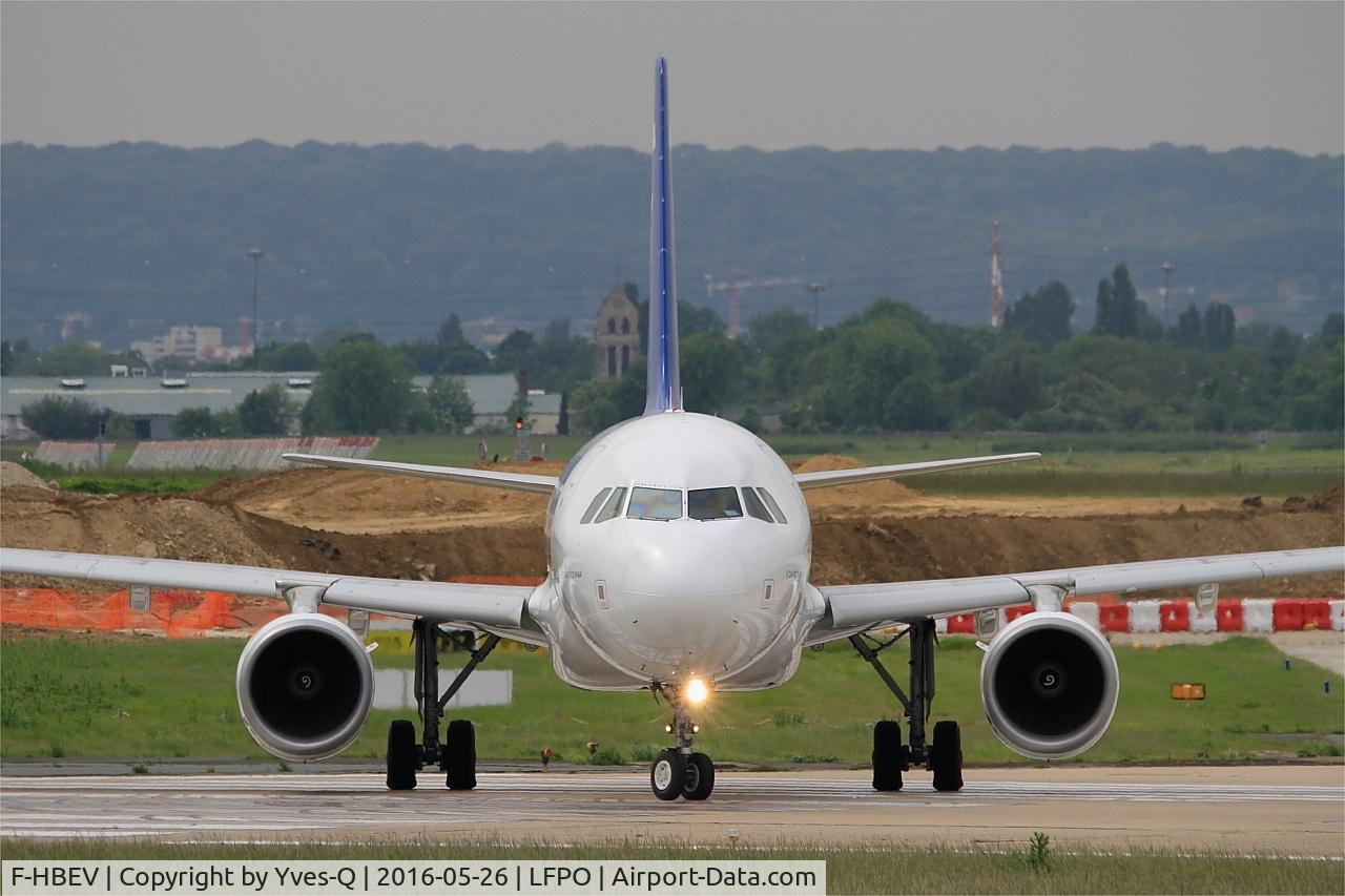 F-HBEV, 2009 Airbus A320-214 C/N 3952, Airbus A320-214, Lining up prior take off rwy 08, Paris-Orly airport (LFPO-ORY)