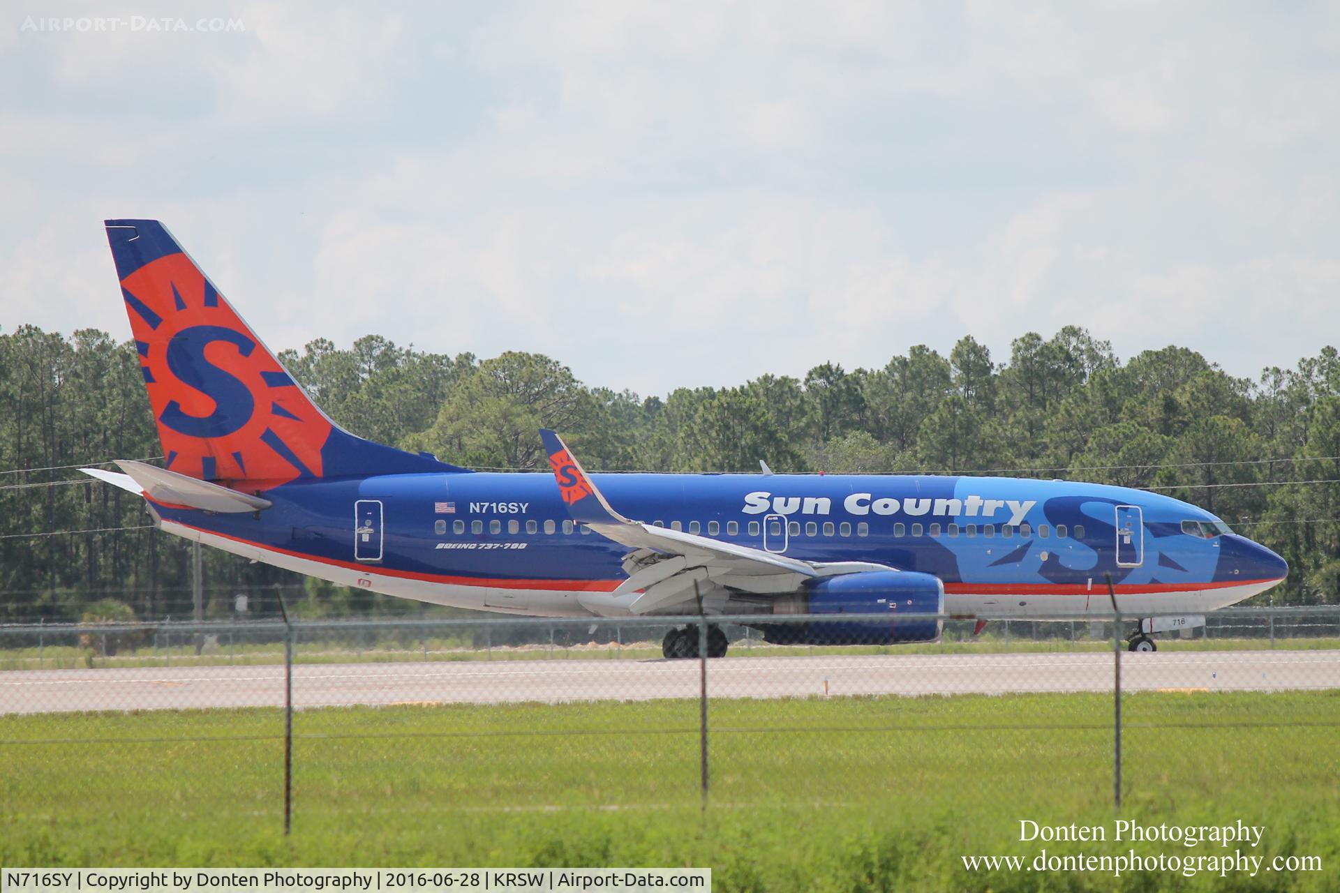N716SY, 2001 Boeing 737-7Q8 C/N 30629, Sun Country Flight 381 (N716SY) arrives at Southwest Florida International Airport following flight from Minneapolis/St Paul International Airport