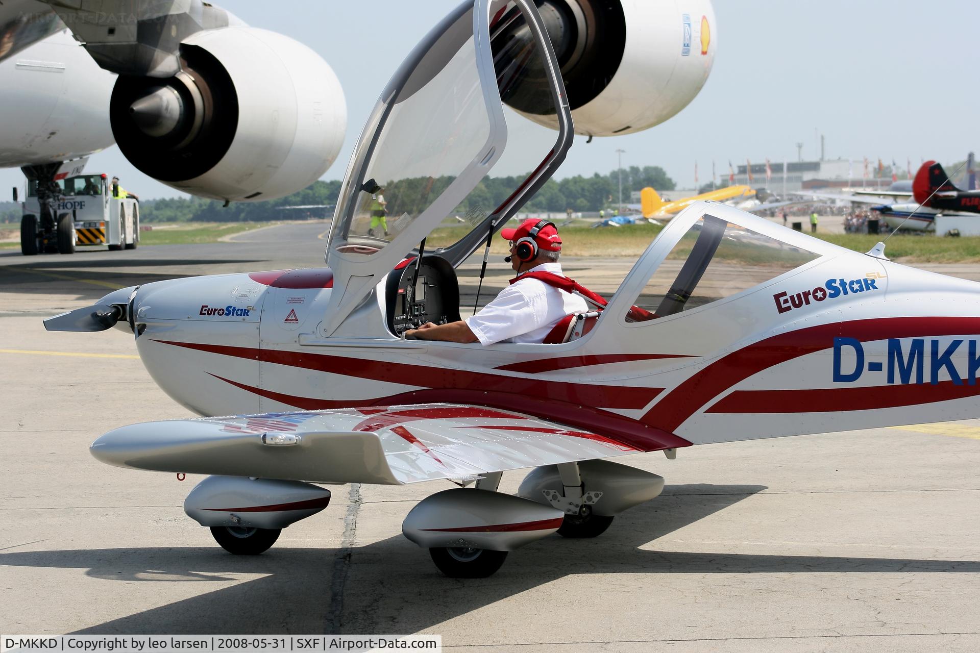 D-MKKD, Evektor-Aerotechnik EV-97R EuroStar SL C/N 2008 0002, Berlin Air Show 31.5.08 small and big.