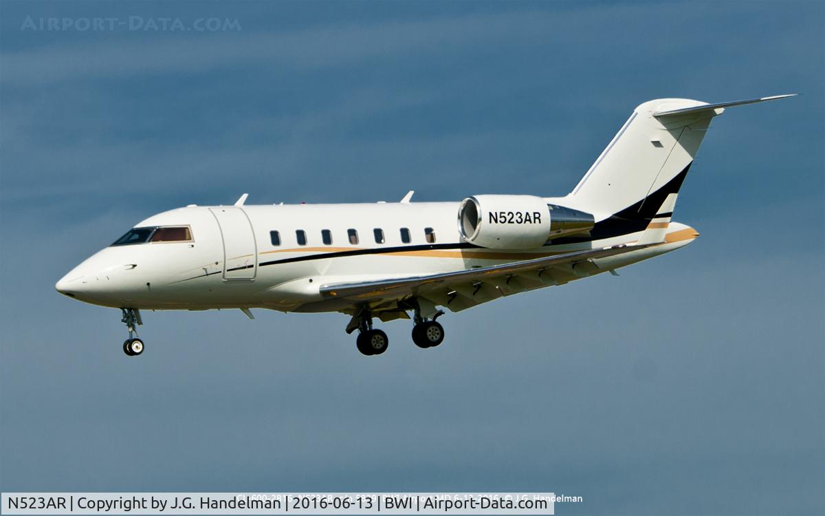 N523AR, 2009 Bombardier Challenger 605 (CL-600-2B16) C/N 5839, On final to 33L.