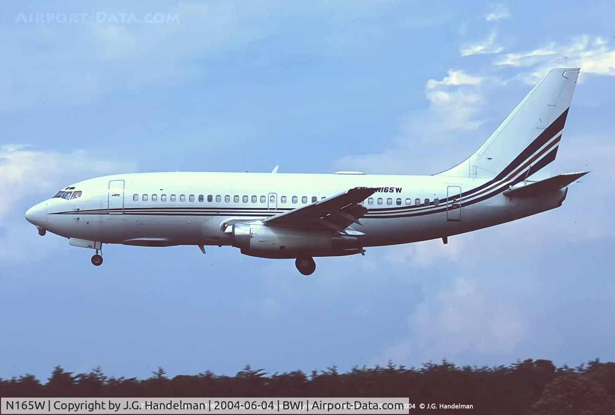 N165W, 1968 Boeing 737-247 C/N 19605, On final to 33L.