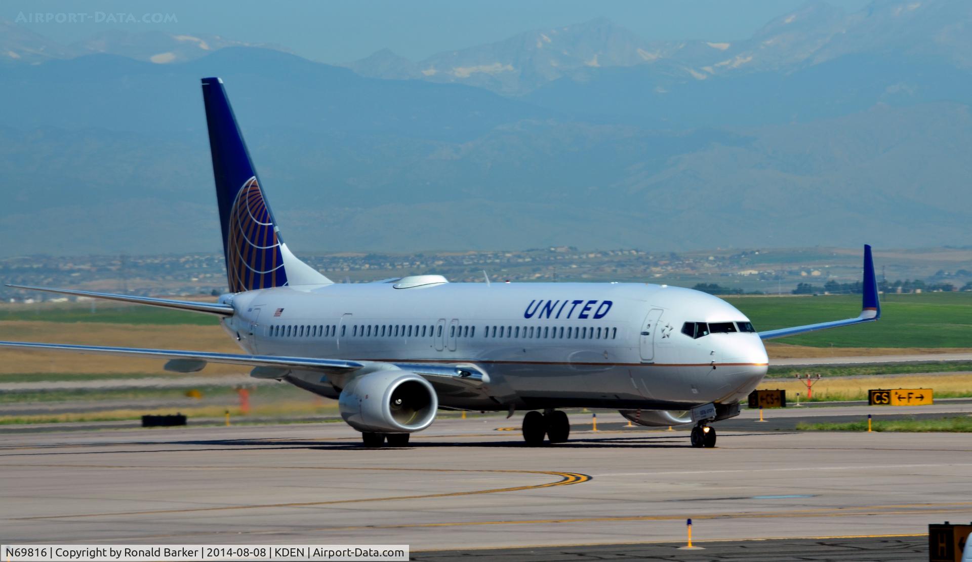 N69816, 2014 Boeing 737-924/ER C/N 42176, Taxi Denver