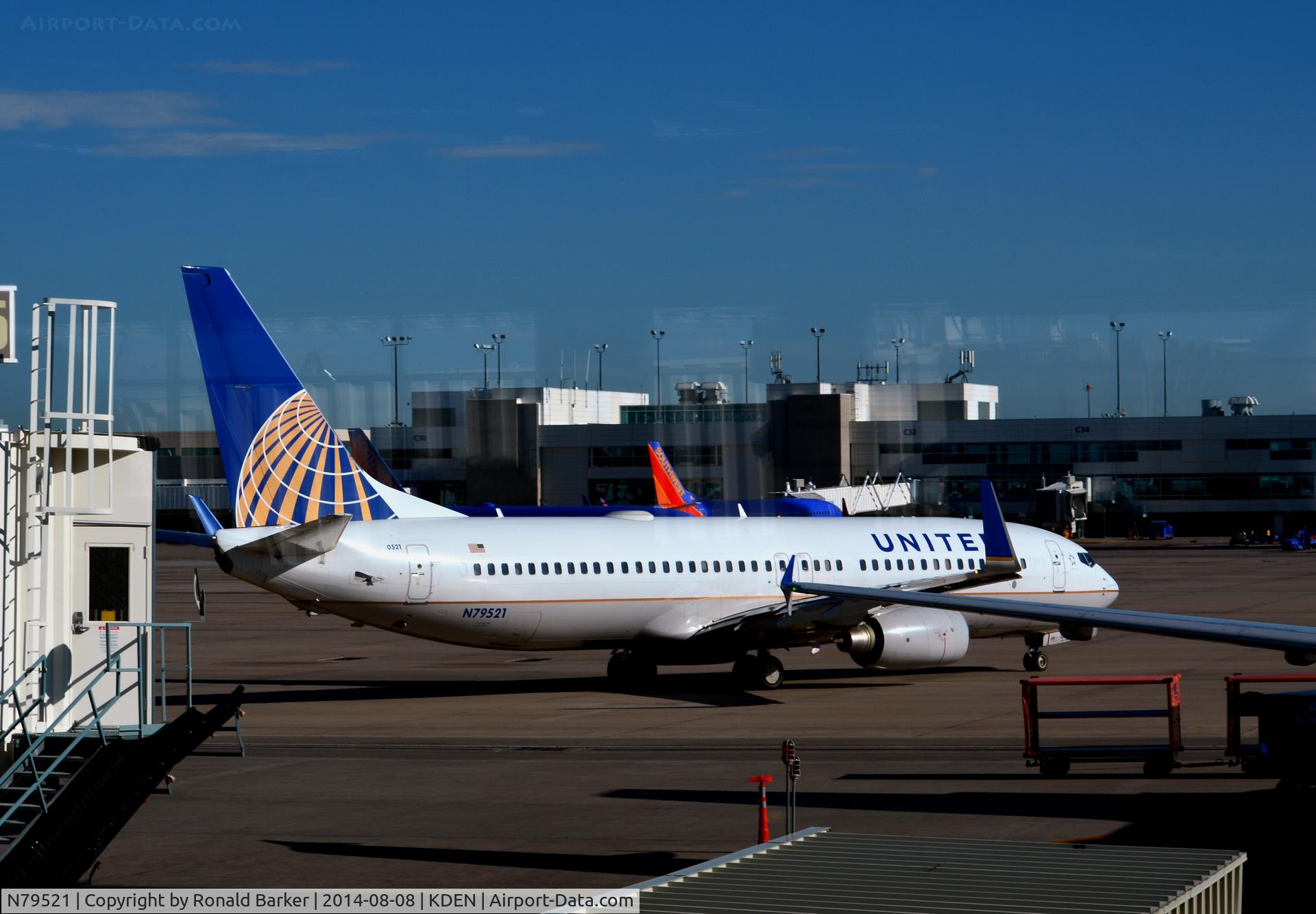 N79521, 2010 Boeing 737-824 C/N 31662, Taxi Denver