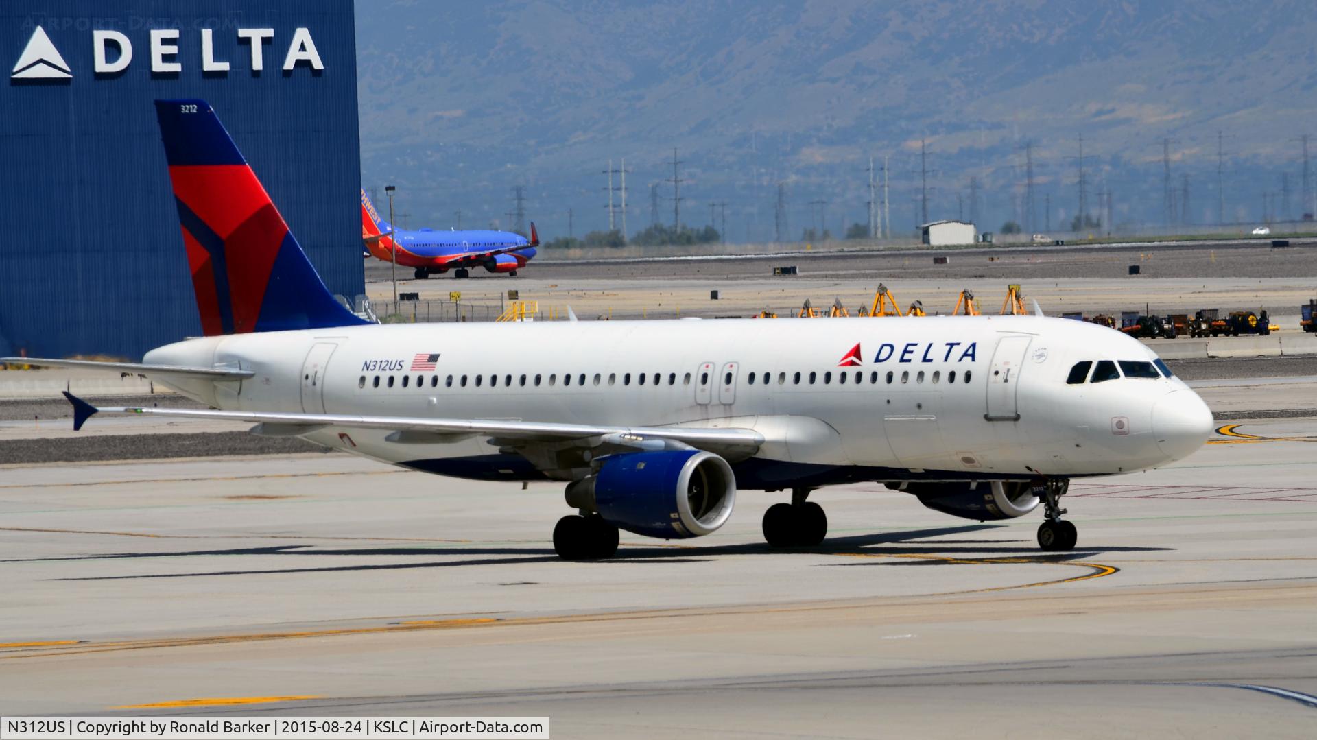 N312US, 1990 Airbus A320-211 C/N 152, Taxi SLC