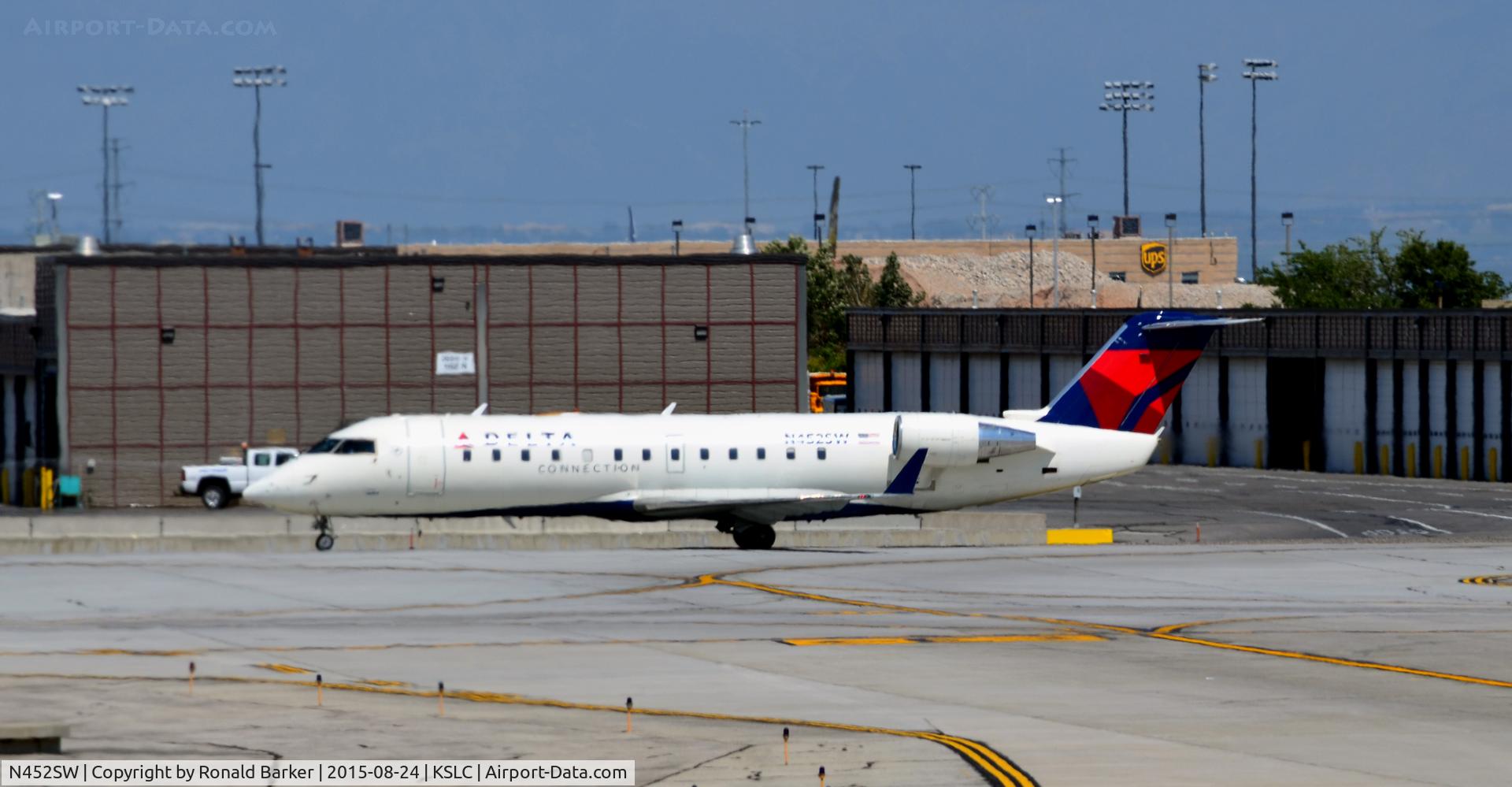 N452SW, 2002 Bombardier CRJ-200ER (CL-600-2B19) C/N 7716, Taxi SLC
