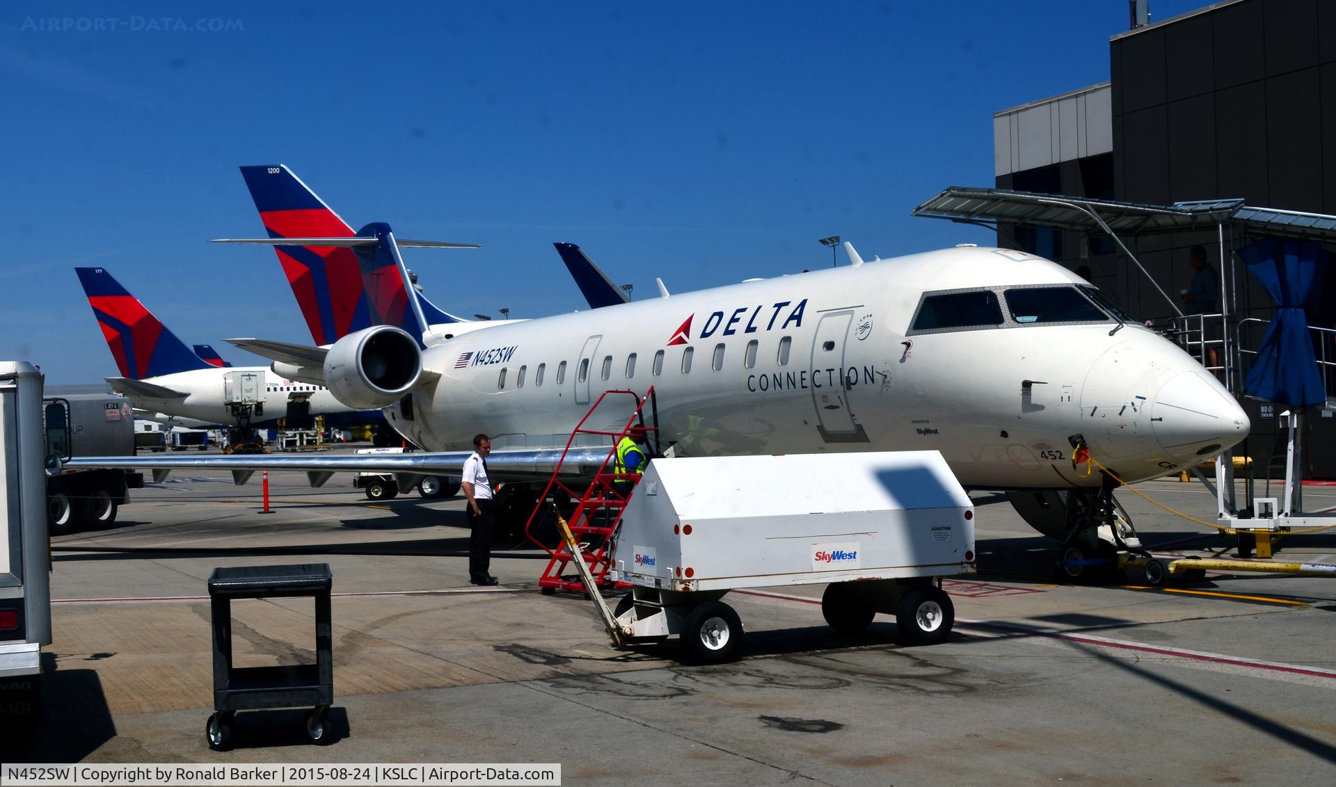 N452SW, 2002 Bombardier CRJ-200ER (CL-600-2B19) C/N 7716, Taxi SLC