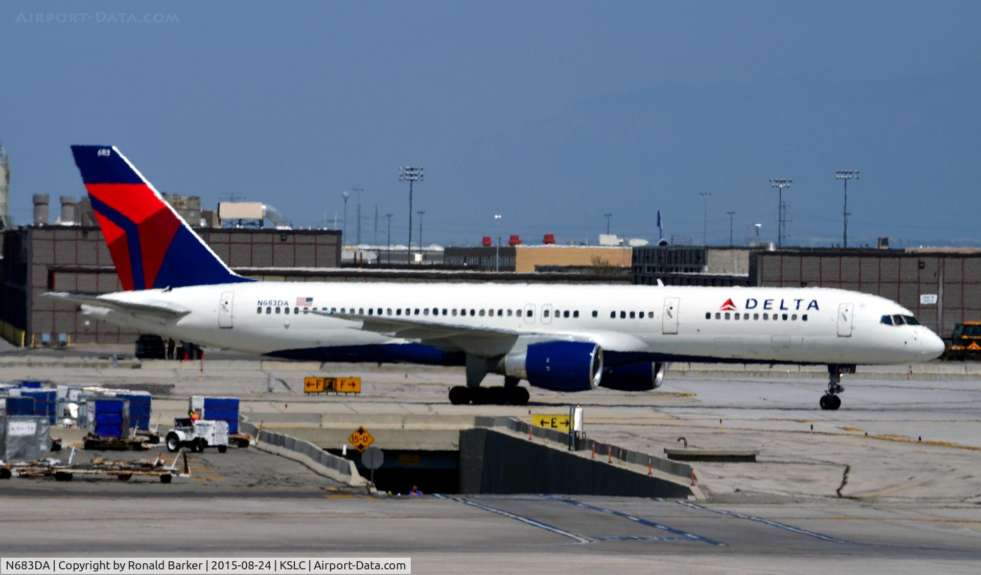 N683DA, 1993 Boeing 757-232 C/N 27103, Taxi SLC