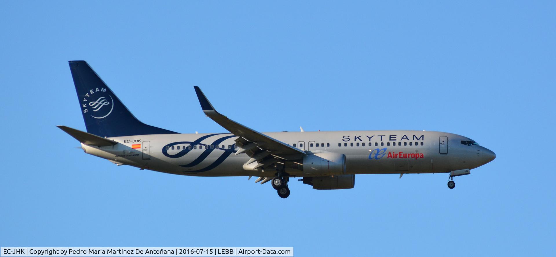 EC-JHK, 2005 Boeing 737-85P C/N 33975, Loiu - Bilbao - España