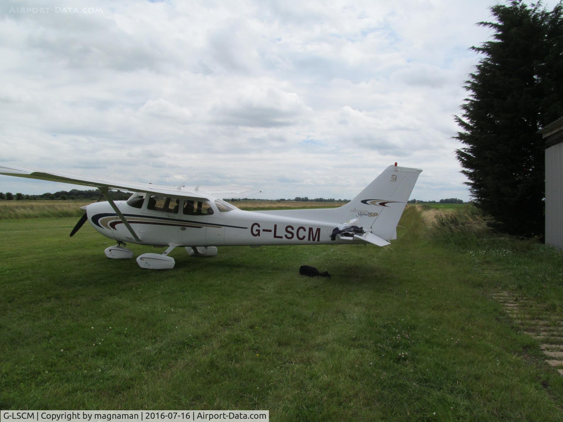 G-LSCM, 2000 Cessna 172S Skyhawk SP C/N 172S-8445, at mitchells farm strip near cambridge