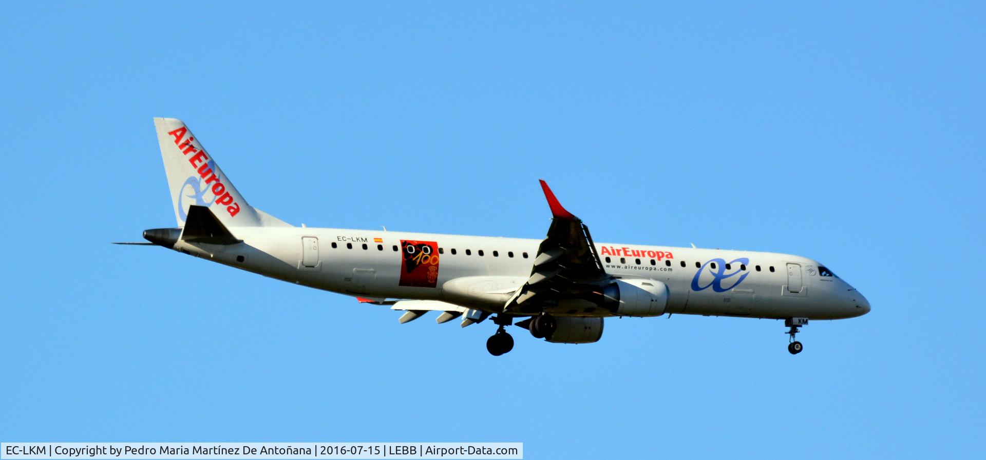 EC-LKM, 2011 Embraer 195LR (ERJ-190-200LR) C/N 19000425, Loiu - Bilbao - España