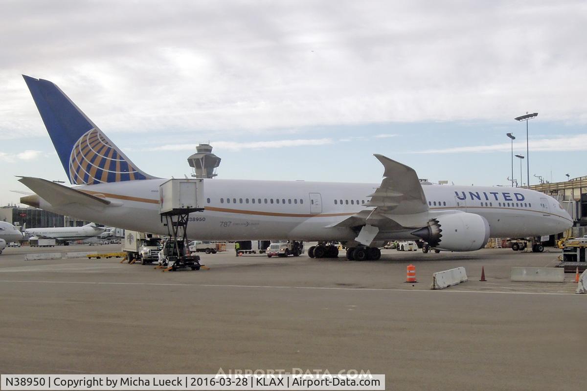 N38950, 2014 Boeing 787-9 Dreamliner Dreamliner C/N 36401, At LAX
