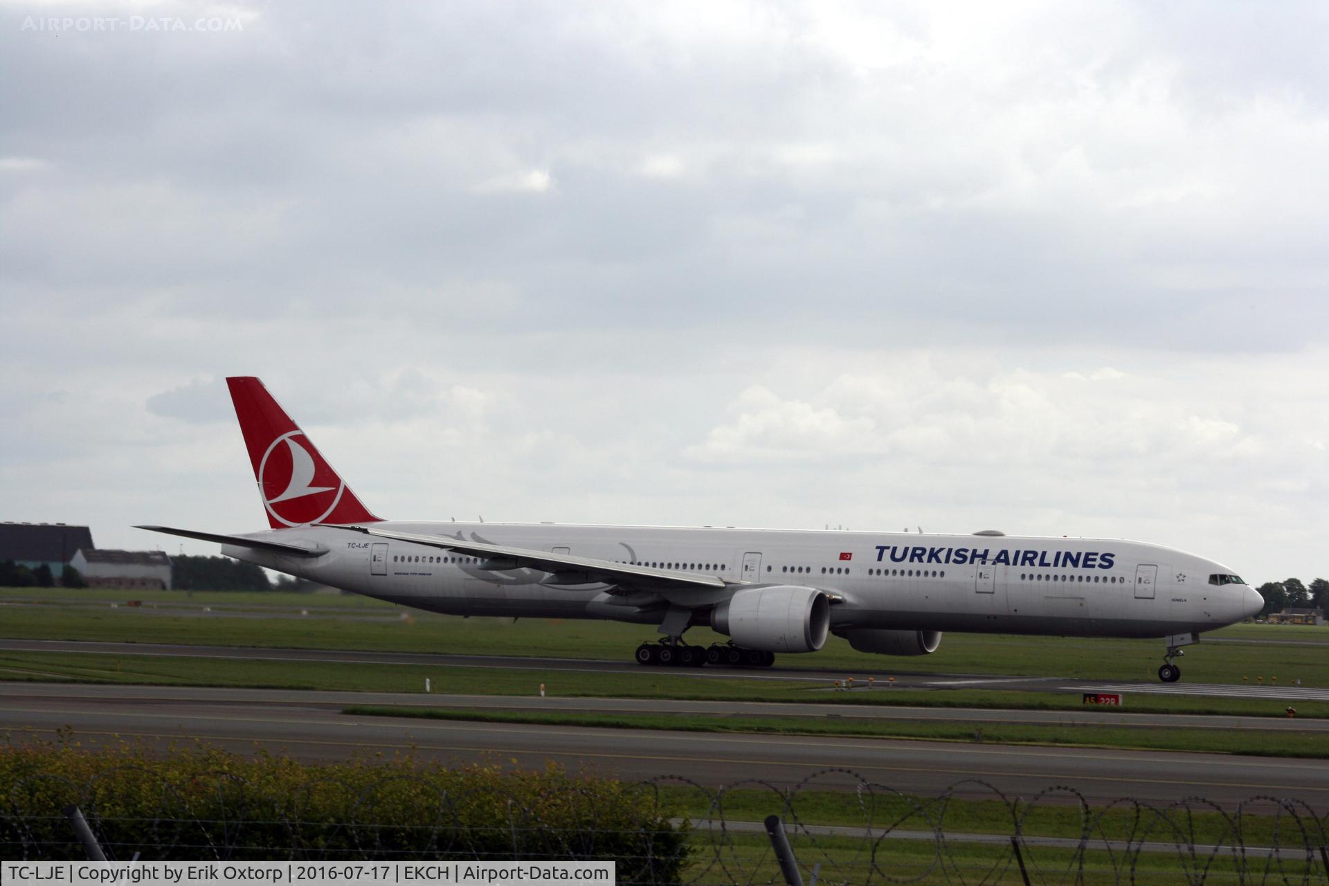 TC-LJE, 2015 Boeing 777-3F2/ER C/N 44126, TC-LJE taking off rw 22R