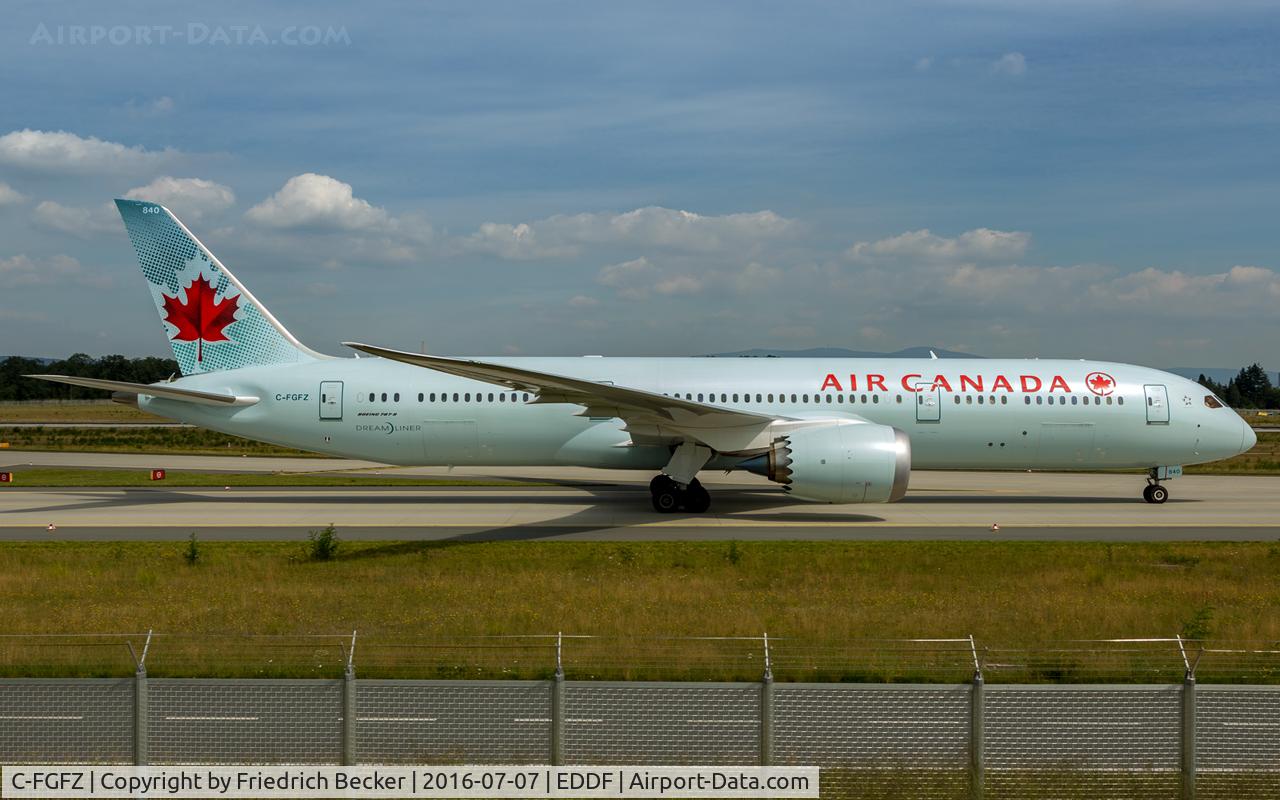 C-FGFZ, 2016 Boeing 787-9 Dreamliner C/N 37172, taxying to the gate