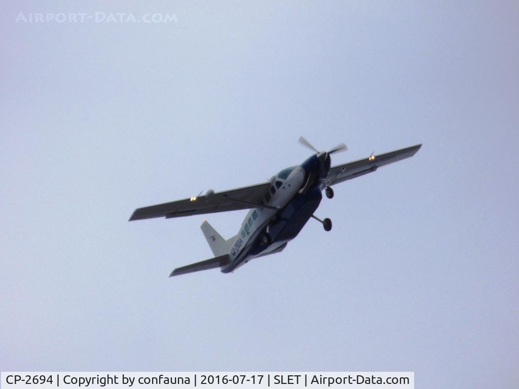 CP-2694, Cessna 208B Caravan I C/N 208B2010, Arriving to El Trompillo with low light