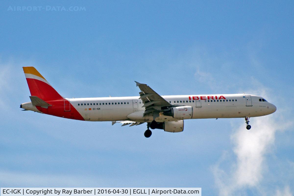 EC-IGK, 2001 Airbus A321-211 C/N 1572, Airbus A321-211 [1572] (Iberia) Home~G 30/04/2016. On approach 27L.