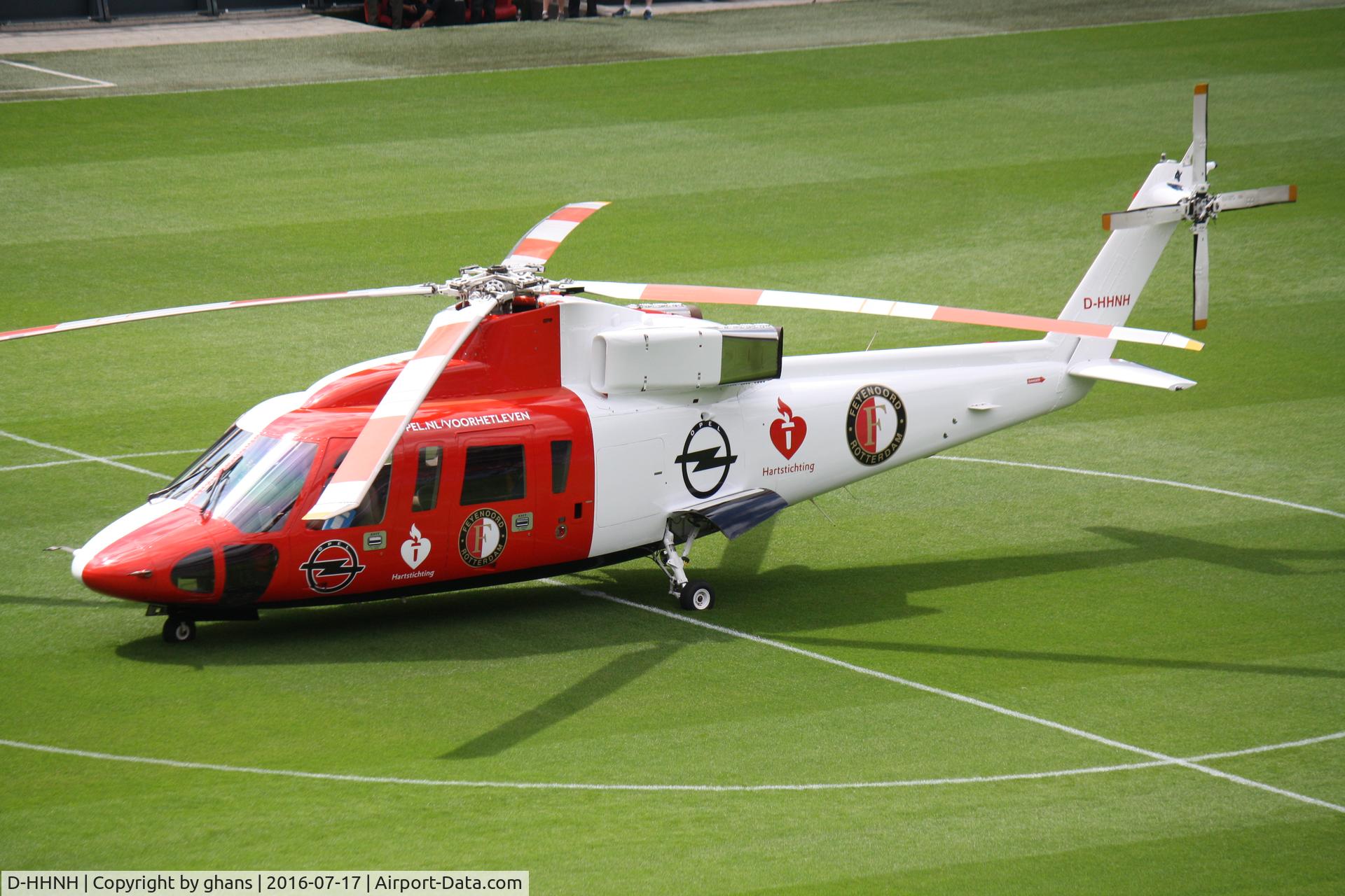 D-HHNH, 1992 Sikorsky S-76B C/N 760395, Bringing  Feyenoord new selectionplayers to 