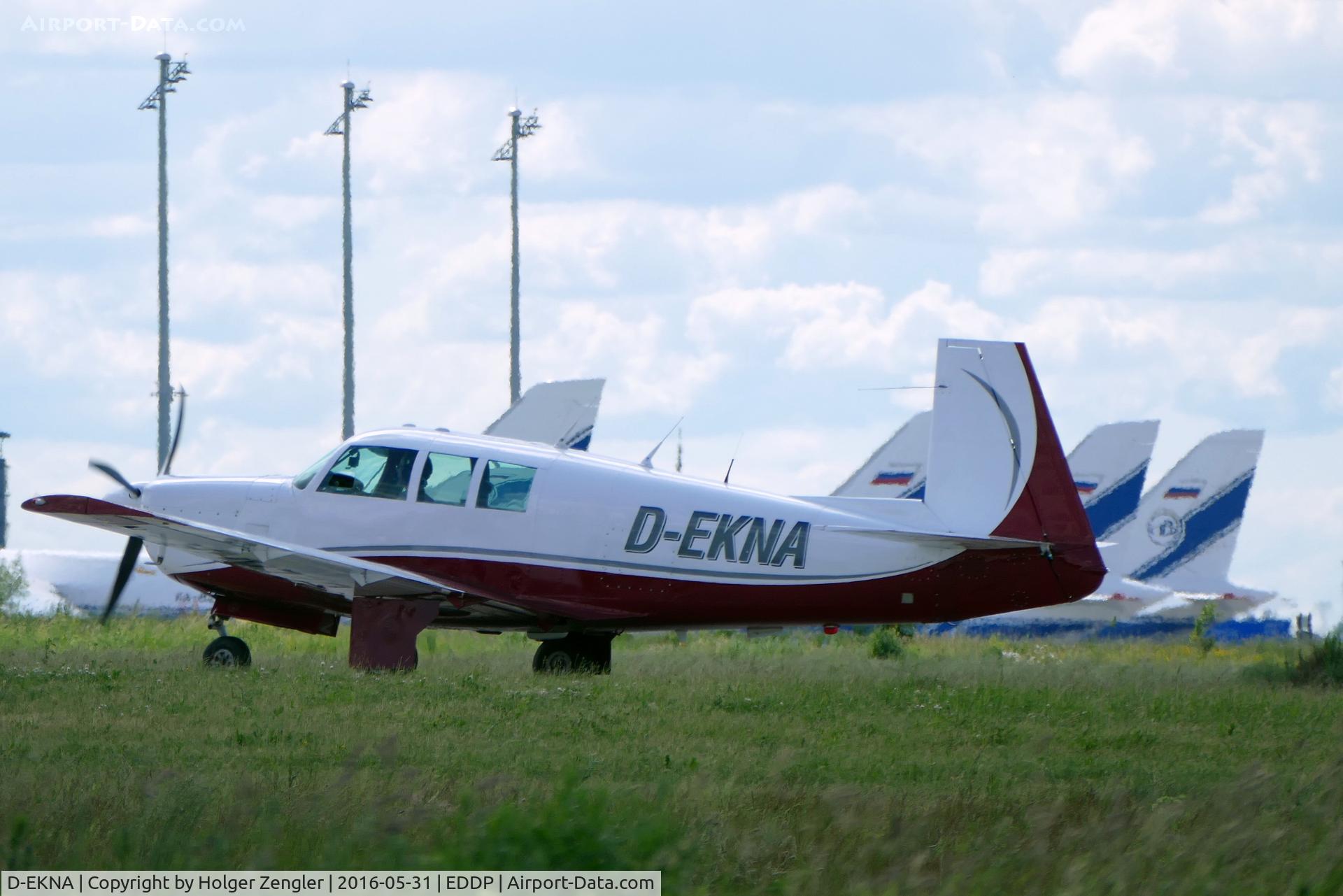 D-EKNA, 1967 Mooney M20F Executive C/N 670297, Air veteran on taxi to apron 1 west.....