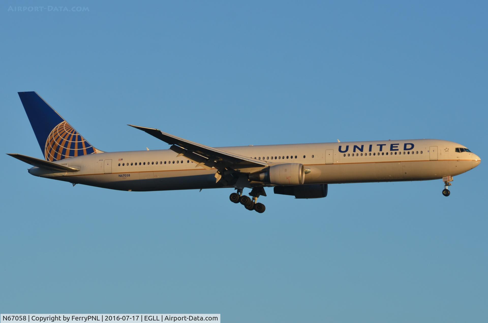 N67058, 2002 Boeing 767-424/ER C/N 29453, United B764 landing in LHR
