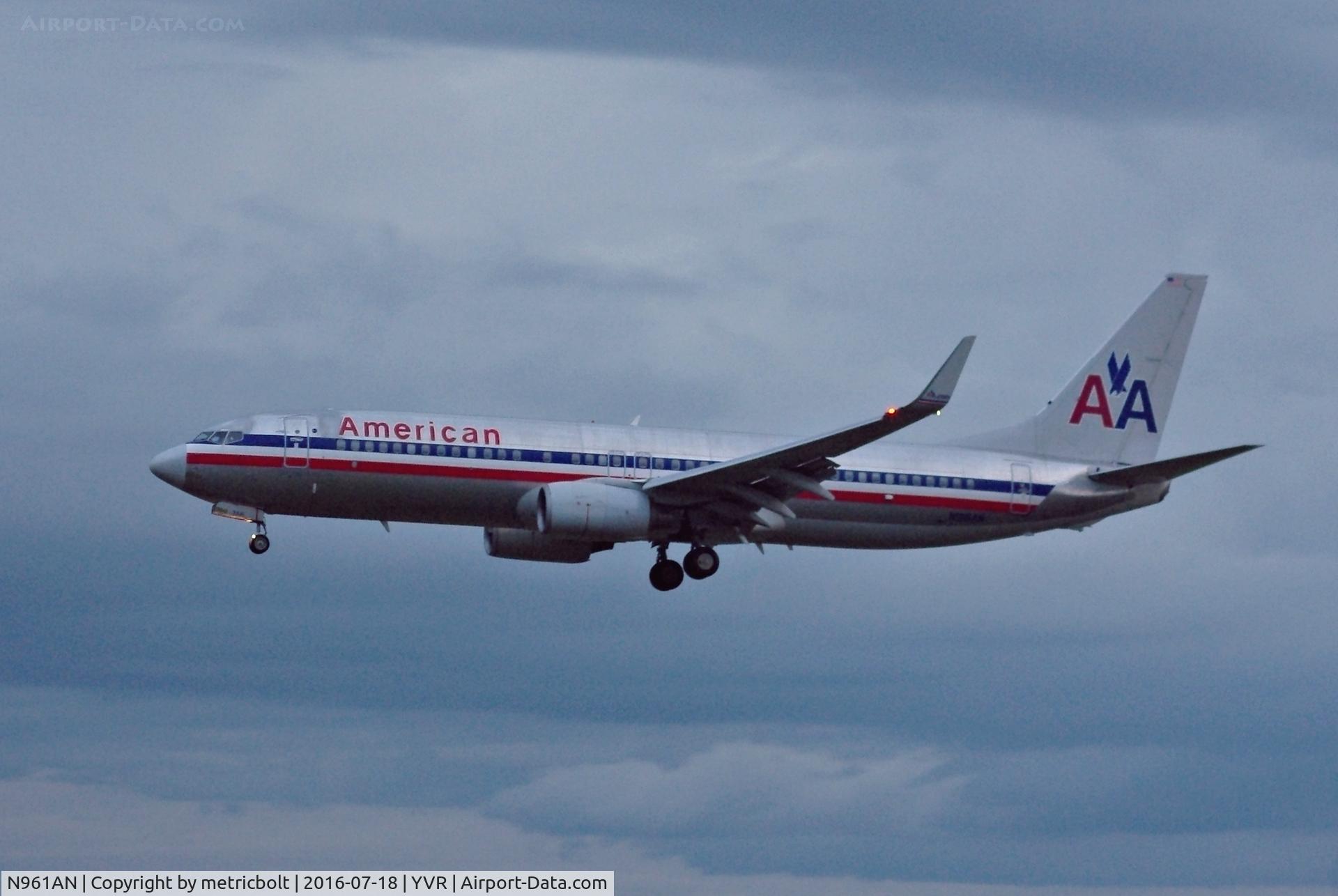 N961AN, 2001 Boeing 737-823 C/N 30092, AA2369 from DFW
