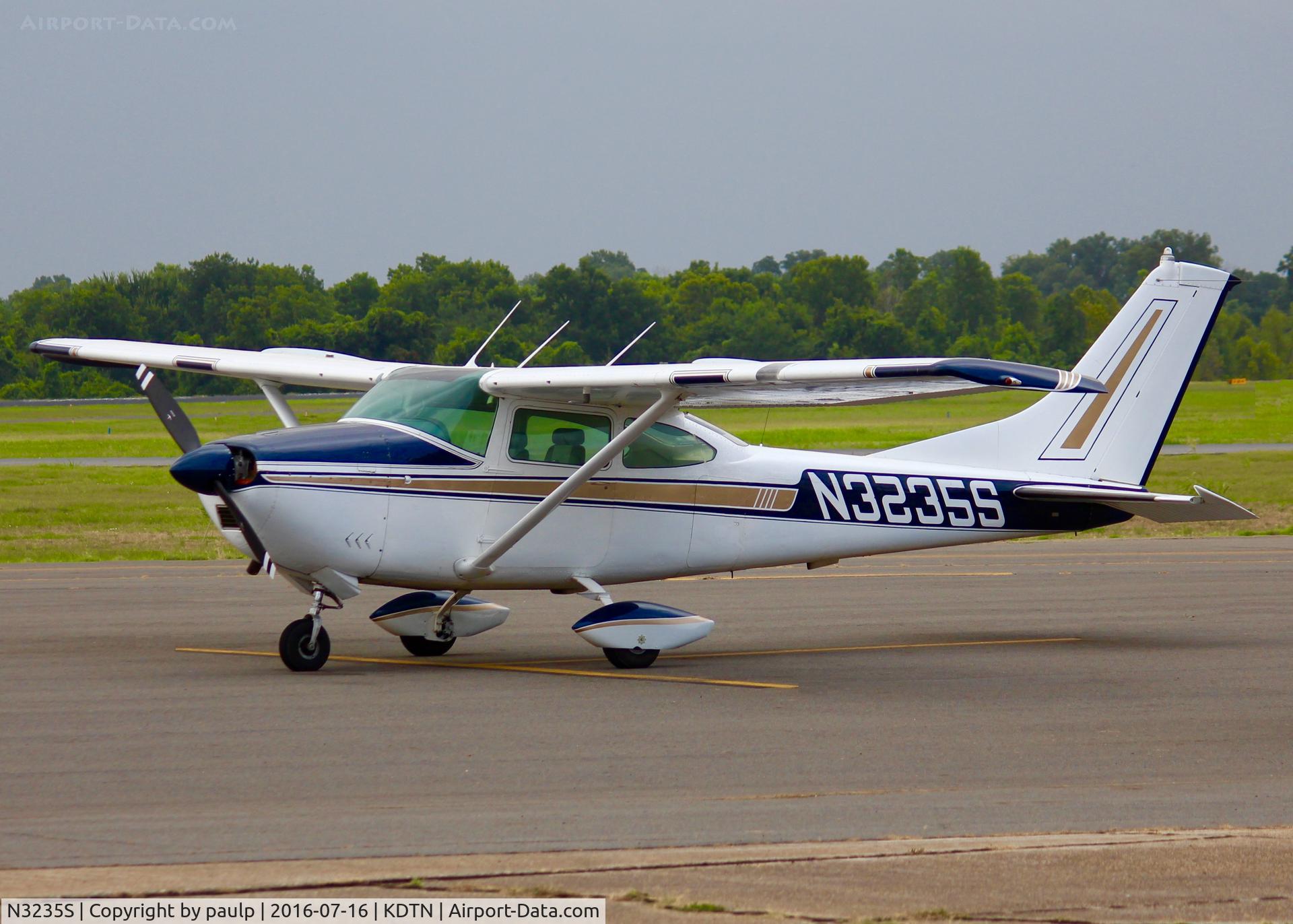 N3235S, 1964 Cessna 182G Skylane C/N 18255735, At Downtown Shreveport.