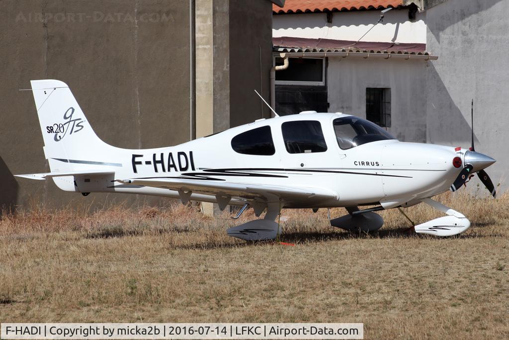F-HADI, 2005 Cirrus SR20 GTS C/N 1549, Parked