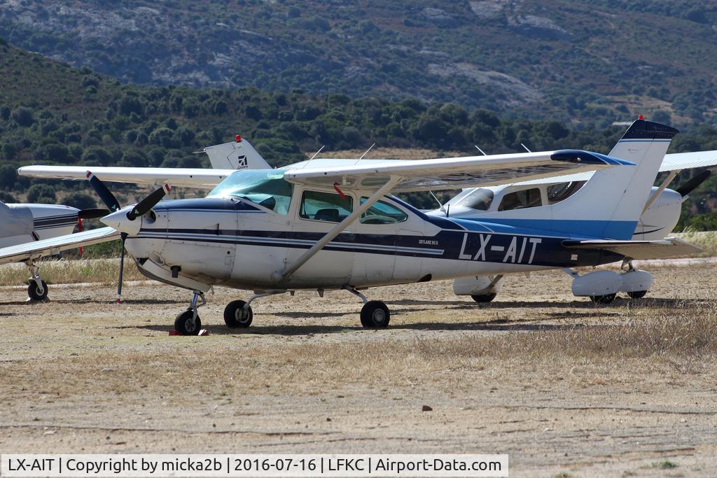 LX-AIT, Cessna TR182 Turbo Skylane RG Turbo Skylane RG C/N R18201415, Parked