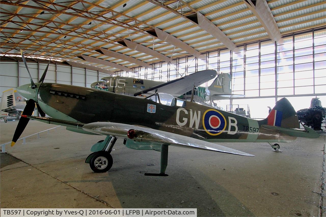 TB597, Supermarine 361 Spitfire LF.XVIe C/N CBAF.IX.3310, Supermarine 361 Spitfire LF.XVIe, Air & Space Museum Paris-Le Bourget (LFPB-LBG)