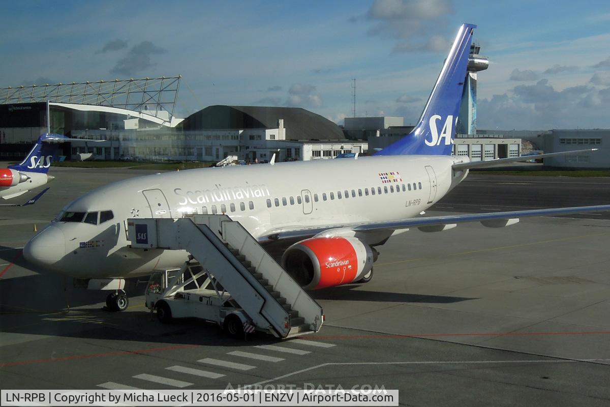 LN-RPB, 1998 Boeing 737-683 C/N 28294, At Sola
