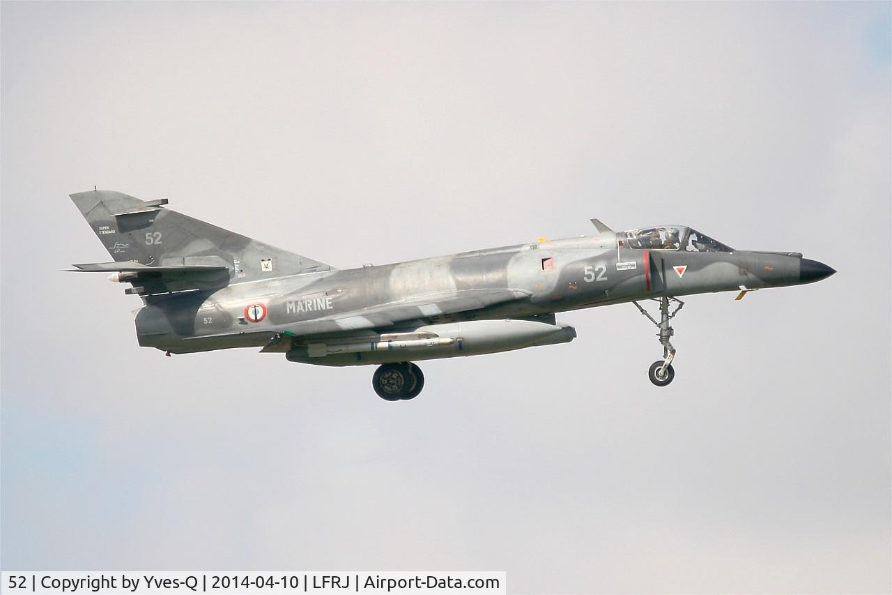 52, Dassault Super Etendard C/N 52, Dassault Super Etendard M (SEM), Short approach rwy 08, Landivisiau Naval Air Base (LFRJ)