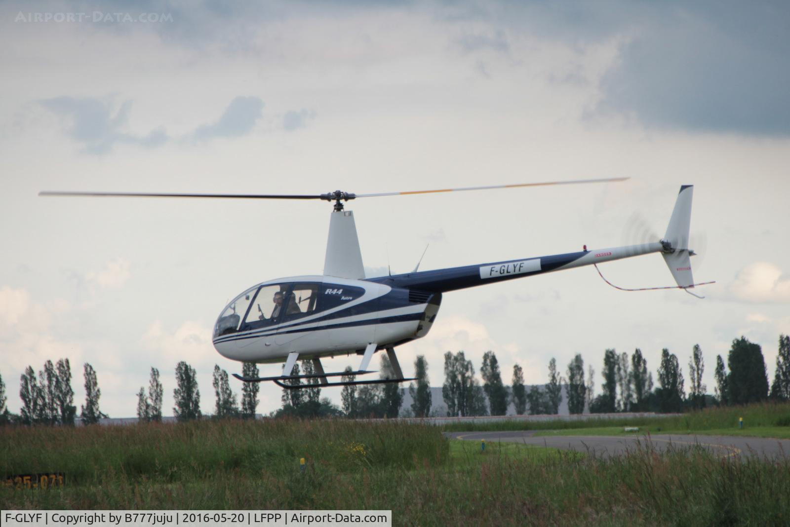 F-GLYF, Robinson R44  Astro C/N 0272, at La Plessis-Belleville