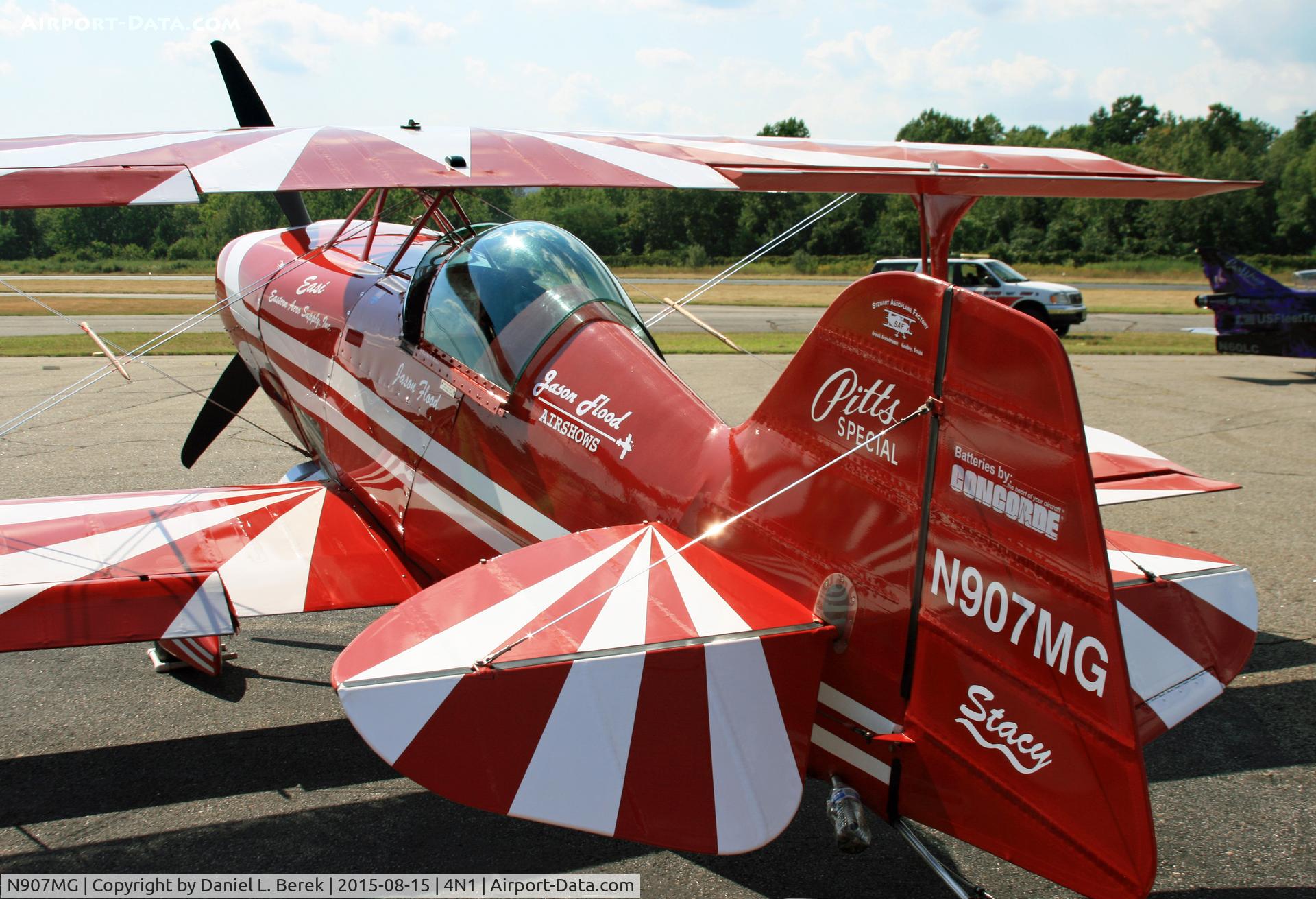 N907MG, 1991 Pitts S-1S Special C/N SA-901, This little aerobatic biplane had just performed an amazing aerobatic show.