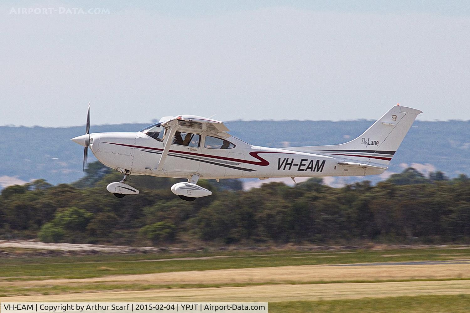 VH-EAM, 2001 Cessna 182T Skylane C/N 18280995, Jandakot WA February 2015