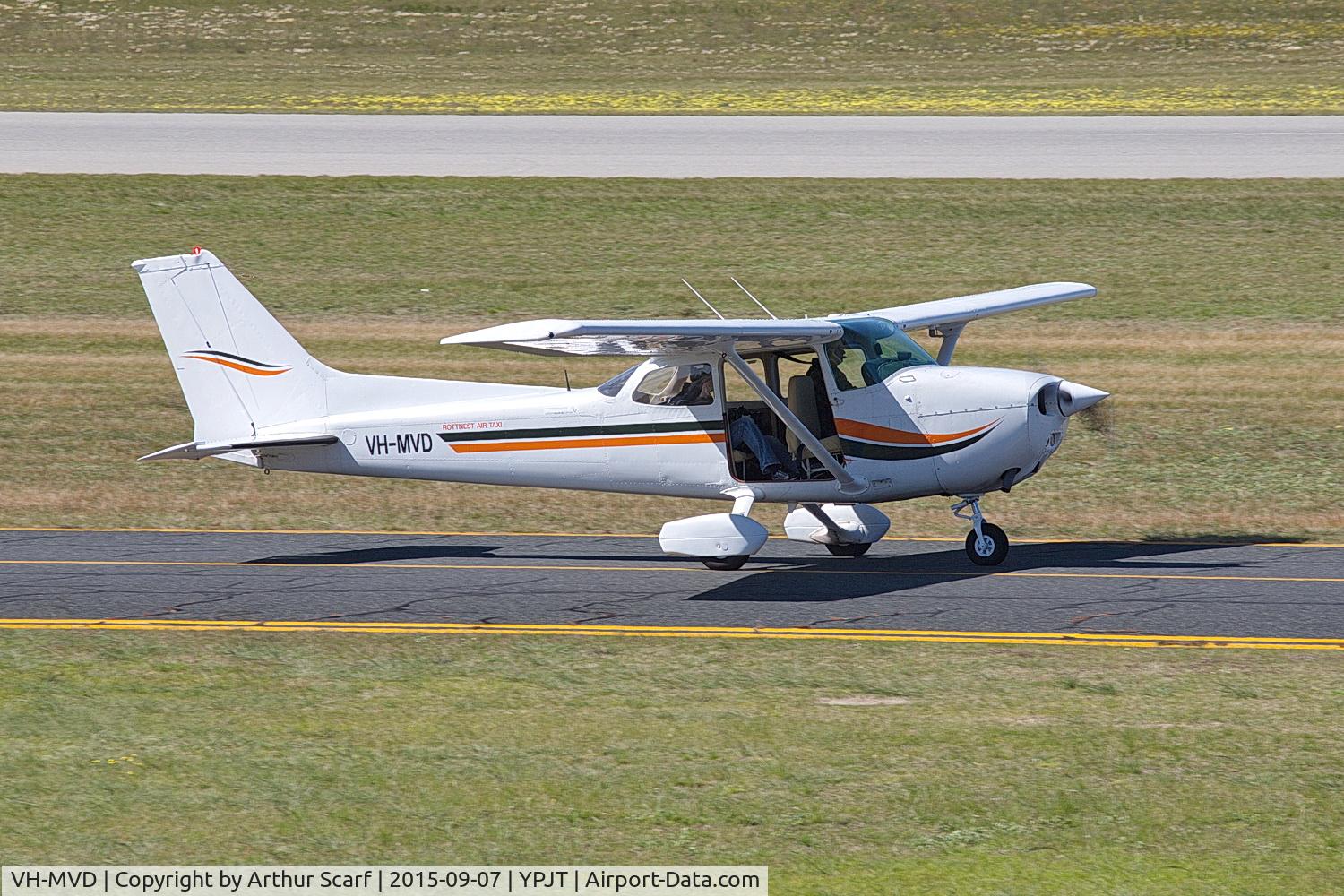 VH-MVD, 1980 Cessna 172N C/N 17273660, Jandakot WA February 2015