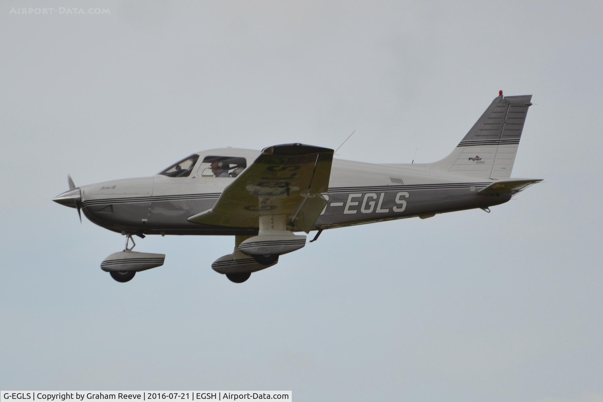 G-EGLS, 2000 Piper PA-28-181 Cherokee Archer III C/N 28-43348, Landing at Norwich.
