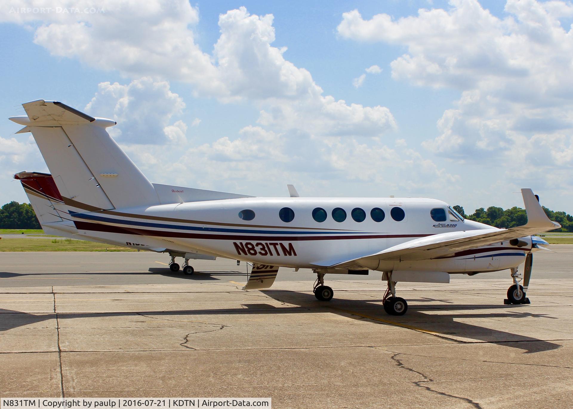 N831TM, 1998 Raytheon Aircraft Company B200 C/N BB-1635, At Downtown Shreveport.