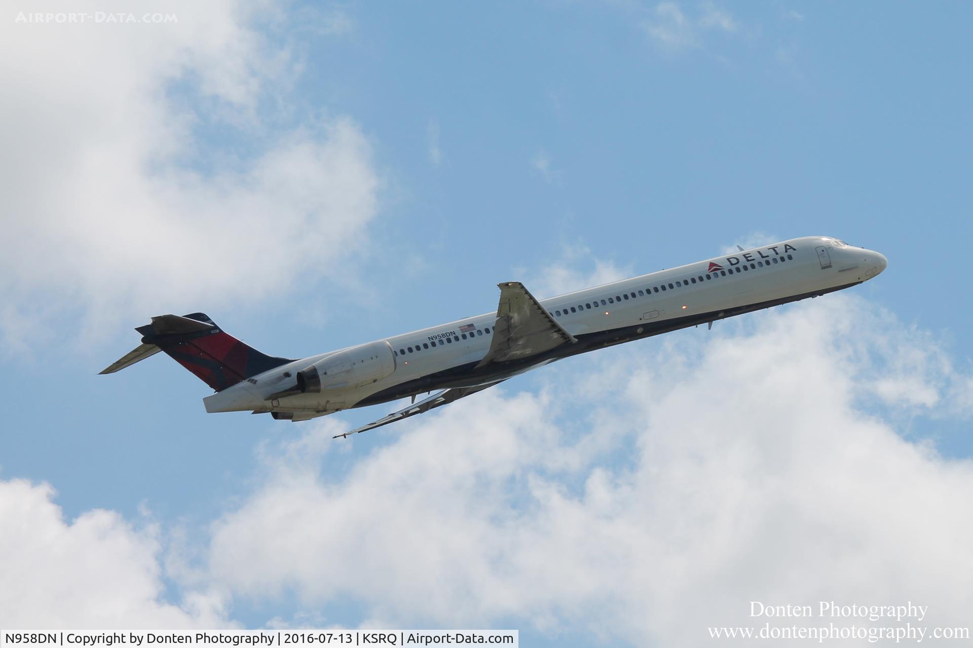N958DN, McDonnell Douglas MD-90-30 C/N 53528, Delta Flight 2298 (N958DN) departs Sarasota-Bradenton International Airport enroute to Hartsfield-Jackson Atlanta International Airport