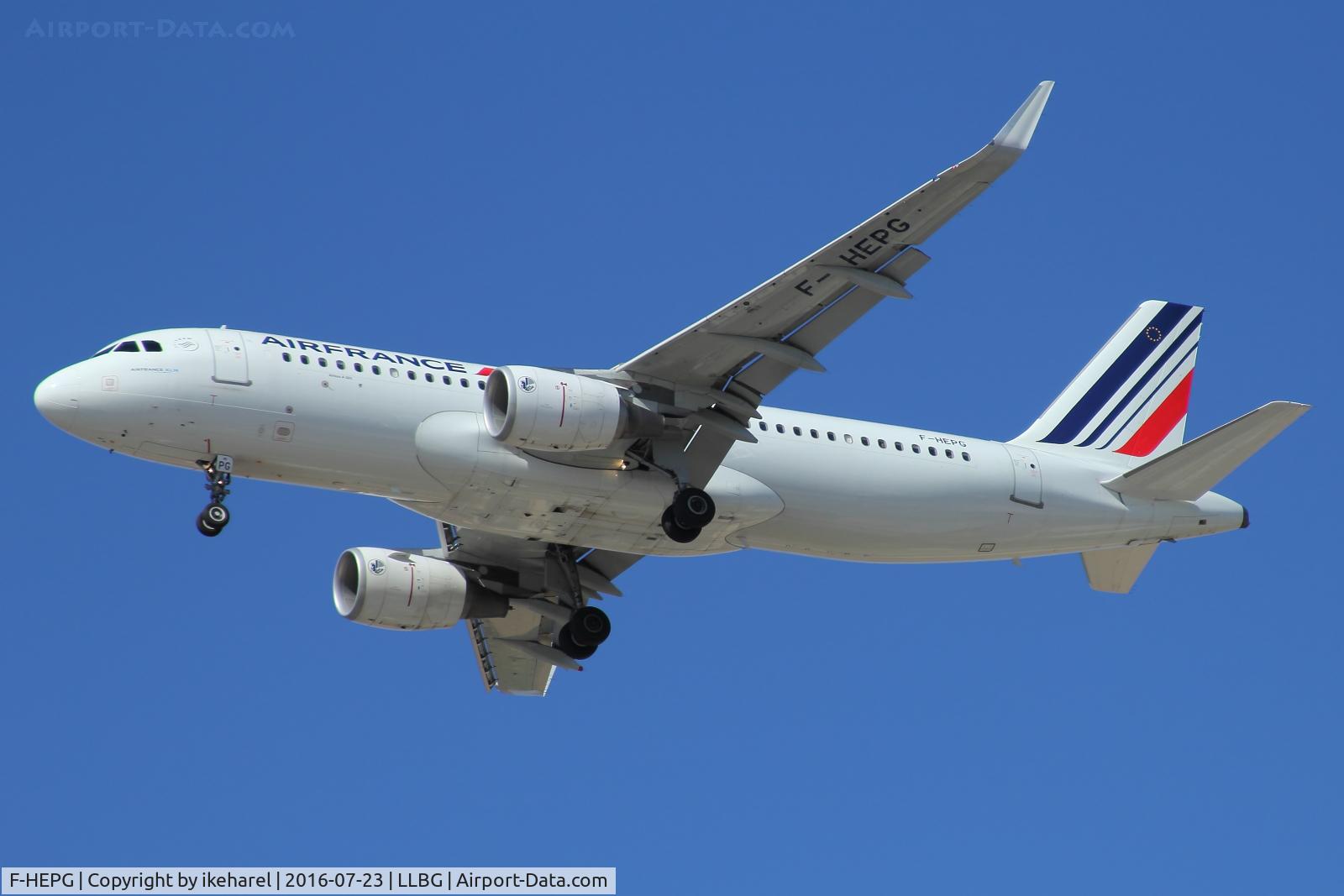 F-HEPG, 2013 Airbus A320-214 C/N 5802, Flight from Paris before landing on runway 30.