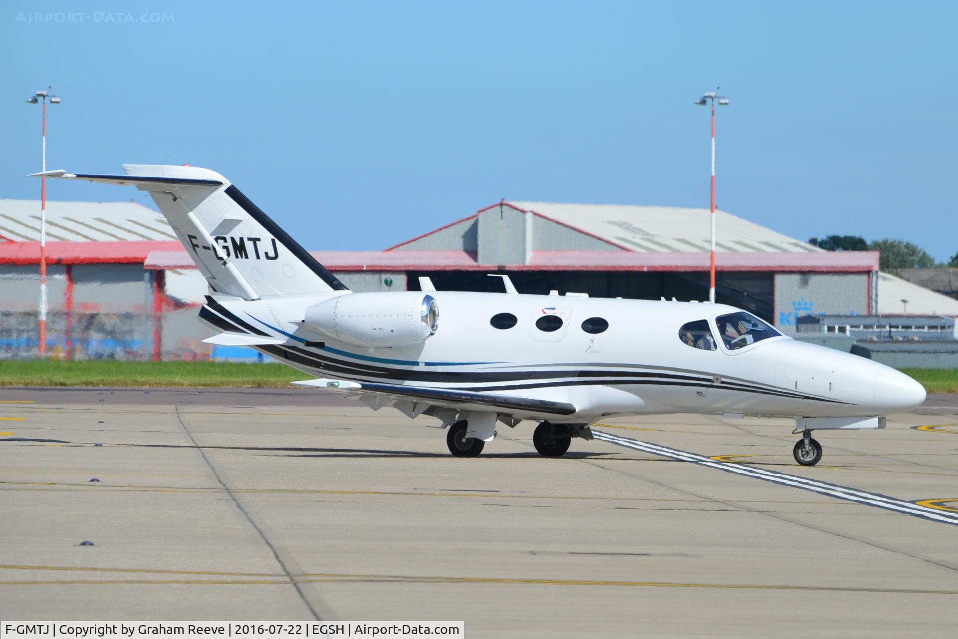 F-GMTJ, 2009 Cessna 510 Citation Mustang Citation Mustang C/N 510-0222, Just landed at Norwich.